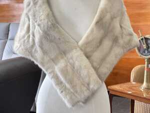 Fur stole with dettachable fur tassels - 2