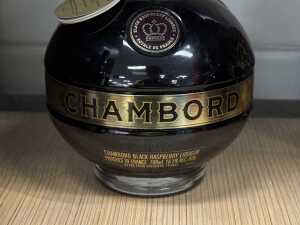 Five assorted bottles of wine and liqueur - 5
