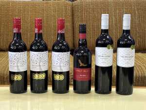 Mixed red wine, six bottles