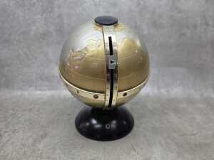 Mid-century Transistor Six Fleetwood radio in the shape of a world globe - 2