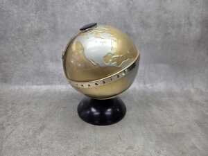 Mid-century Transistor Six Fleetwood radio in the shape of a world globe - 3