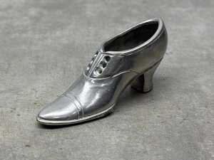 Two cast metal shoes, including a pin cushion with hat pins - 5
