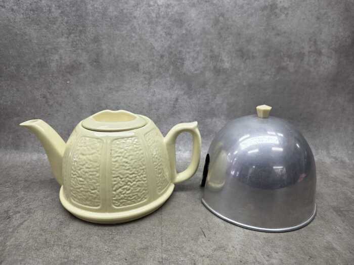 Art Deco lemon glazed ceramic teapot with felt-lined aluminium cosy