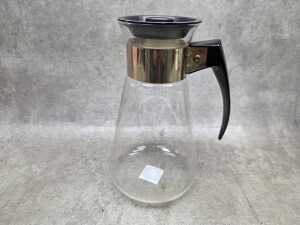 Three retro glass coffee pots including Pyrex, J&J on warming stand, etc. - 6