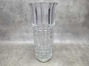 Two European clear glass vases - 3
