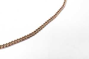 A curb link bracelet in 18 carat yellow gold - 3