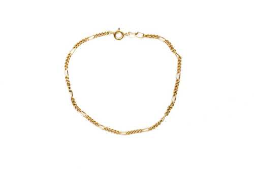 A figaro link bracelet in 9 carat yellow gold