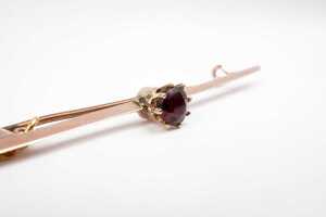 A garnet brooch in 9 carat yellow gold - 3
