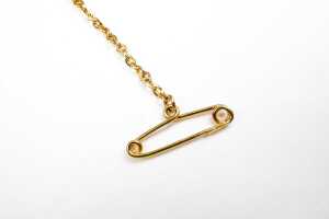 A garnet brooch in 9 carat yellow gold - 4