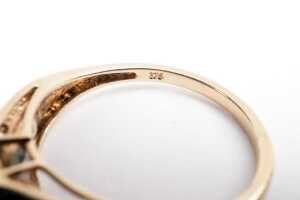 A blue topaz and diamond ring in 9 carat yellow gold - 5