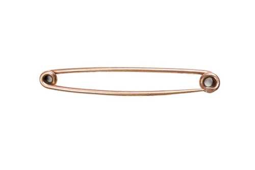 A safety pin brooch in 9 carat rose gold