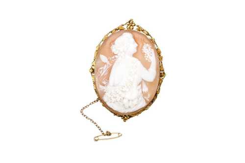 An antique rolled gold shell cameo brooch