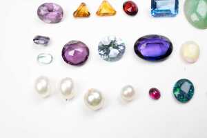 A collection of gemstones - 4