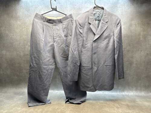 Designer-style grey lightweight three button two-piece suit.