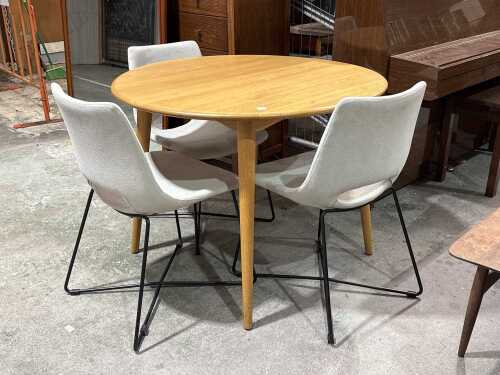GlobeWest four-piece dining suite