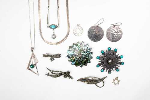 A collection of jewellery in sterling silver