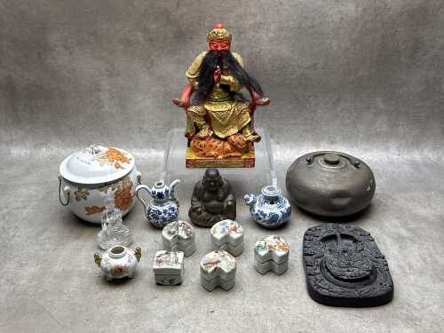 Group of Oriental decorative items