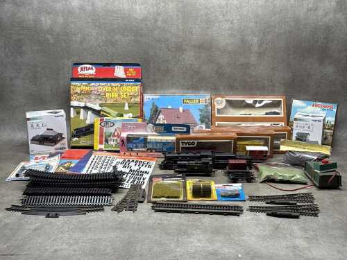 OO/HO scale model trains and accessories including Tyco