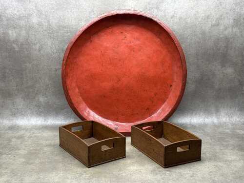 Oriental decorative objects, including a Burmese red lacquer platter
