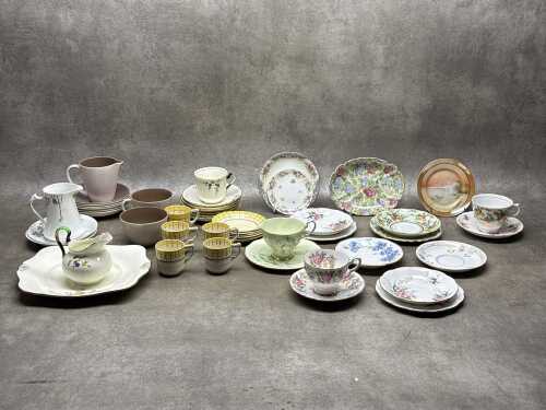 Mixed porcelain including Royal Albert
