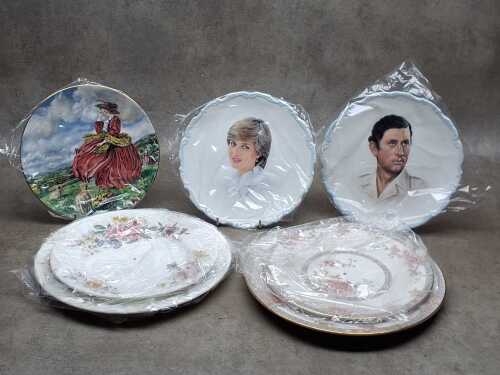 Vintage English porcelain boxed items, including Royal Albert