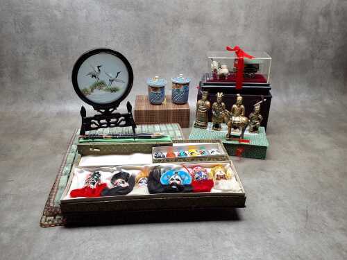 Group of Oriental decorative items some boxed