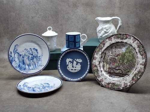 Group of English porcelain, boxed
