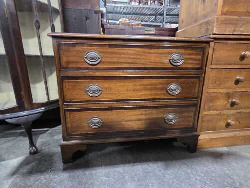 Chest of drawers