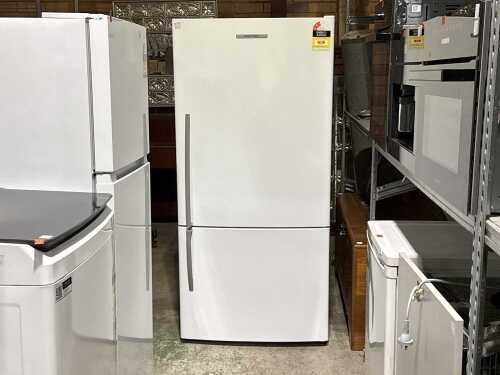 Fisher & Paykel 453L top mount refrigerator