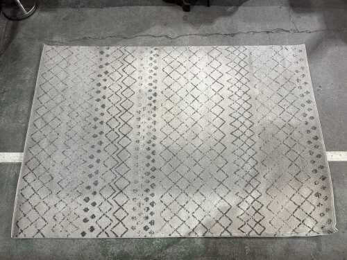 Polypropylene machine-made rug