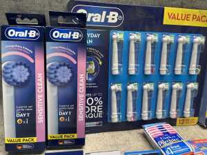 Group of Oral B products - 2