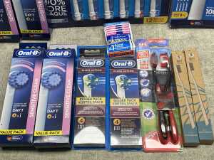 Group of Oral B products - 4
