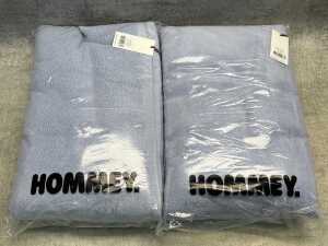 Two Hommey bath sheets
