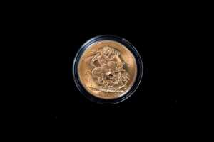 1919 and 2019 0.9167 gold sovereign Centenary pair. 15.96 grams total - 4