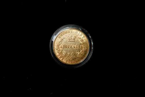 1870 Sydney Mint Type II Sovereign, fine-very fine 0.9167 coin, 7.9881 grams