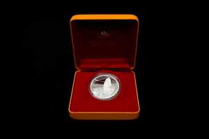 2007 Year of the Surf Lifesaver $5 0.999 silver proof coin, 36.31 grams - 3