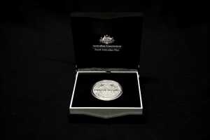 2018 Armistice Centenary $1 fine 0.999 silver proof coin, 1 troy ounce - 3