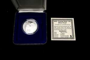 Two commemorative coins, One 0.999 and one 0.500 silver, totalling 23.36 grams - 4