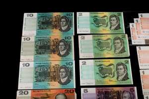 Group of Australian paper banknotes - 2