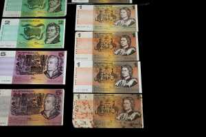 Group of Australian paper banknotes - 5