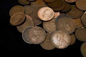 Group of pre-decimal pennies and half pennies - 4