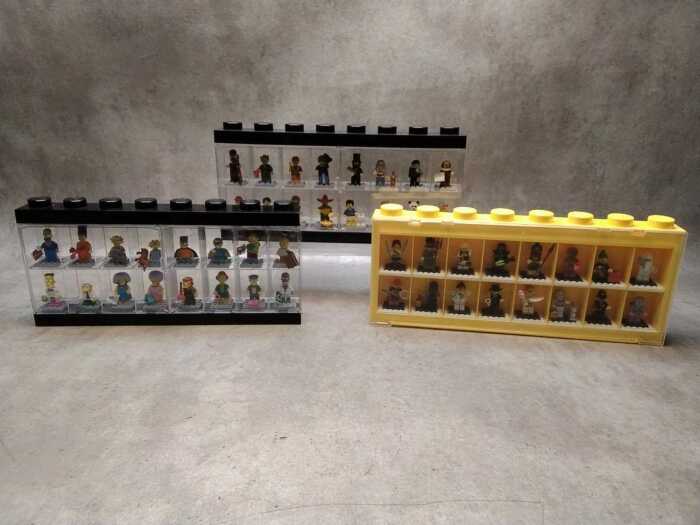 LEGO Minifigures and stands