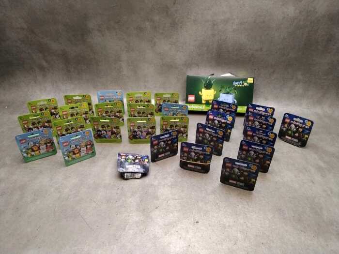 28 LEGO Minifigures and Botanicals set
