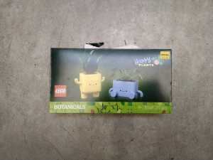 28 LEGO Minifigures and Botanicals set - 3