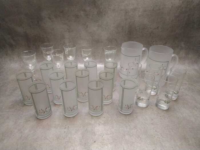 Johnson Brothers 'Eternal Beau' glassware, including jugs
