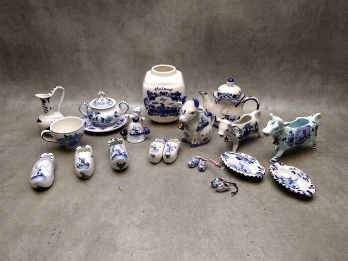 Assorted Delft blue and white porcelain