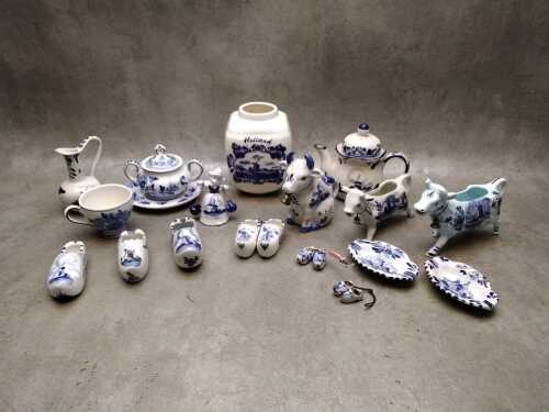 Assorted Delft blue and white porcelain