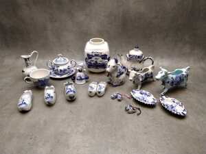 Assorted Delft blue and white porcelain