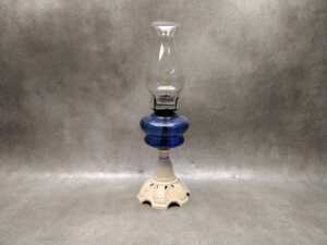Three antique kerosene lamps - 4
