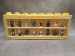 LEGO Minifigure yellow display cases, some minifigures included - 2
